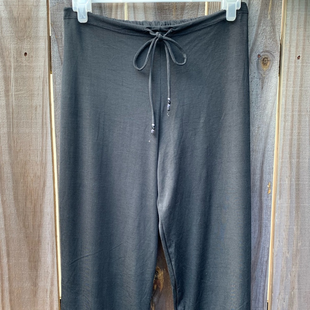 WOMEN’S PETITE BLACK DANSKIN PANTS.